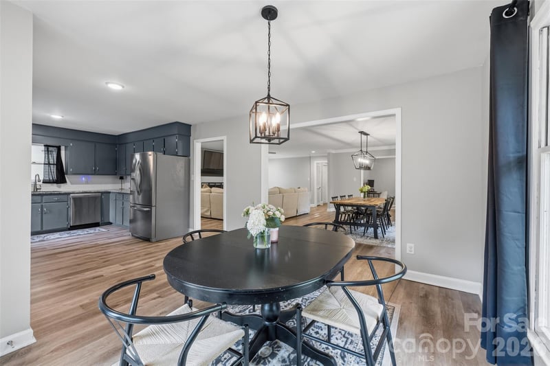 224 Sturbridge Dr, Charlotte, NC 28214