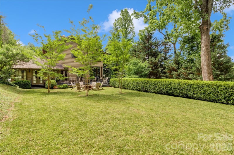 75 Charles St, Saluda, NC 28773