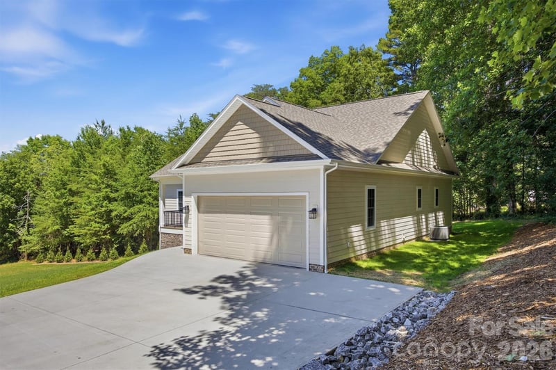 107 Meadow View St, Morganton, NC 28655
