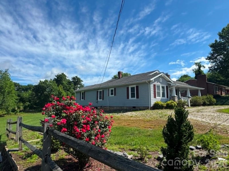 1230 Zephyr Mountain Park Rd, State Road, NC 28676