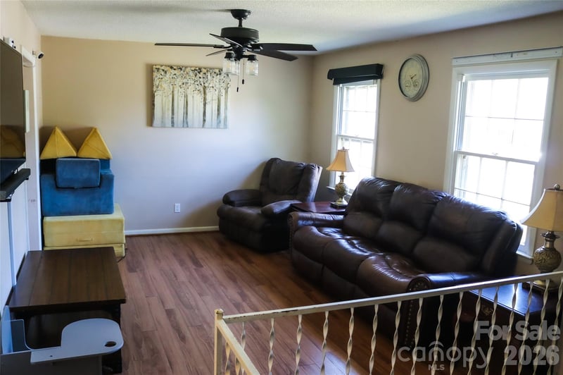 307 Meadowbrook Dr, Newton, NC 28658