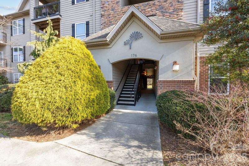 176 Brickton Village Cir #206, Fletcher, NC 28732