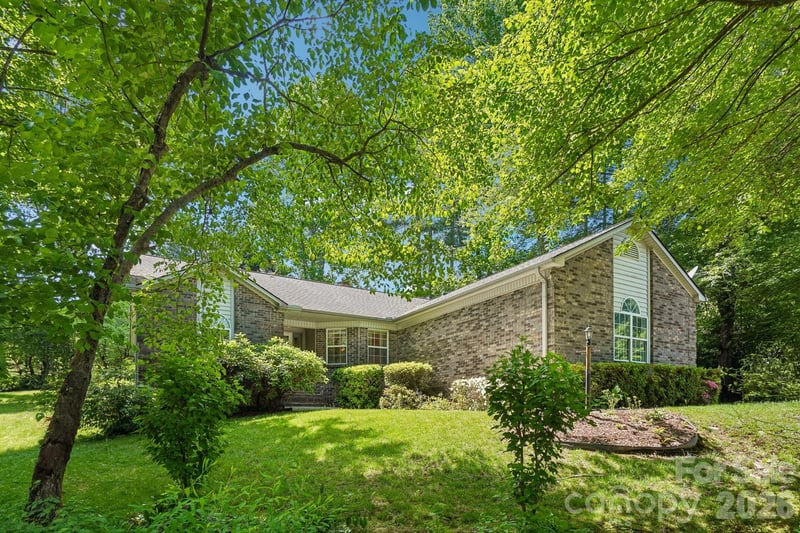7 St Andrews Dr, Etowah, NC 28729