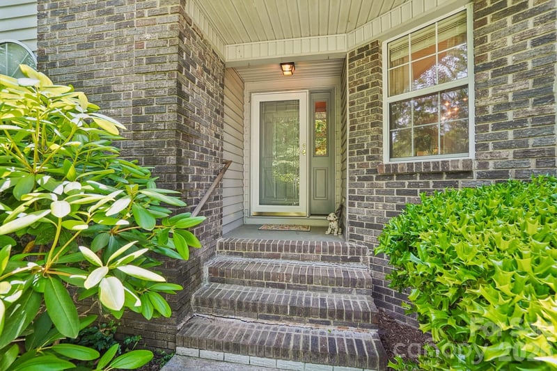 7 St Andrews Dr, Etowah, NC 28729