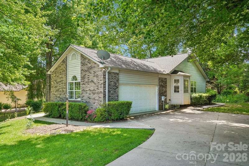 7 St Andrews Dr, Etowah, NC 28729