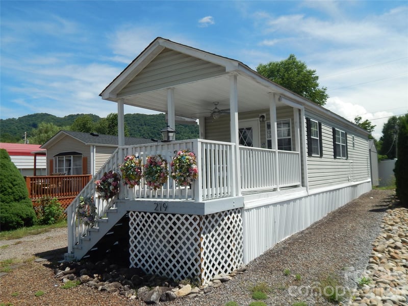 219 Pike Point, Waynesville, NC 28785