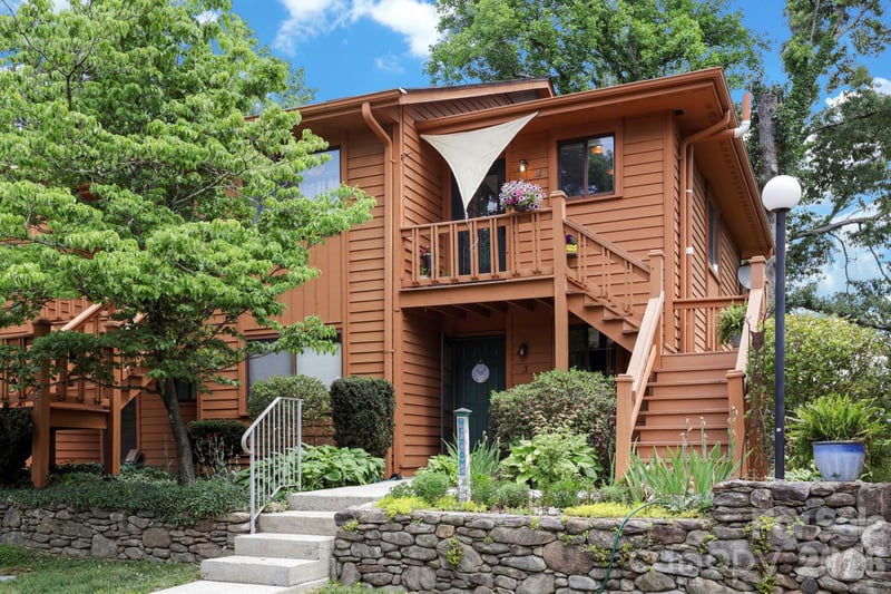 581 Courtwood Ln #4, Hendersonville, NC 28739