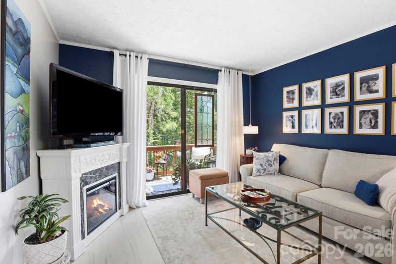 581 Courtwood Ln #4, Hendersonville, NC 28739