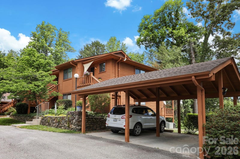 581 Courtwood Ln #4, Hendersonville, NC 28739
