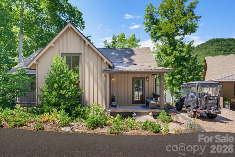 561 Harbor Ridge Dr, Tuckasegee, NC 28783