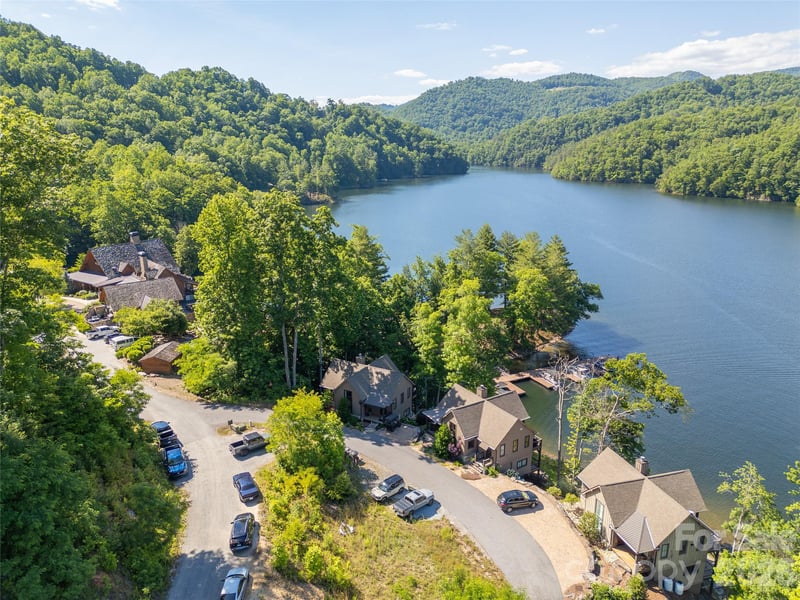 561 Harbor Ridge Dr, Tuckasegee, NC 28783
