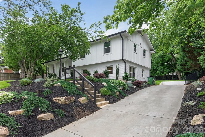 1910 Wensley Dr, Charlotte, NC 28210