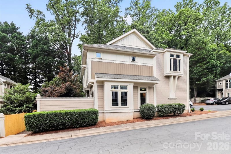 1073 Park West Dr, Charlotte, NC 28209