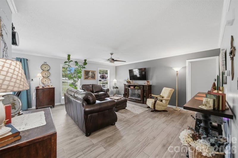 2104 Sheffield Ct, Conover, NC 28613