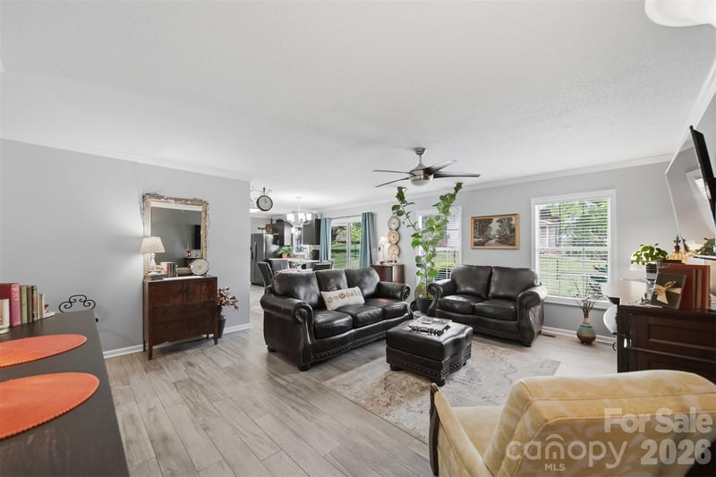 2104 Sheffield Ct, Conover, NC 28613