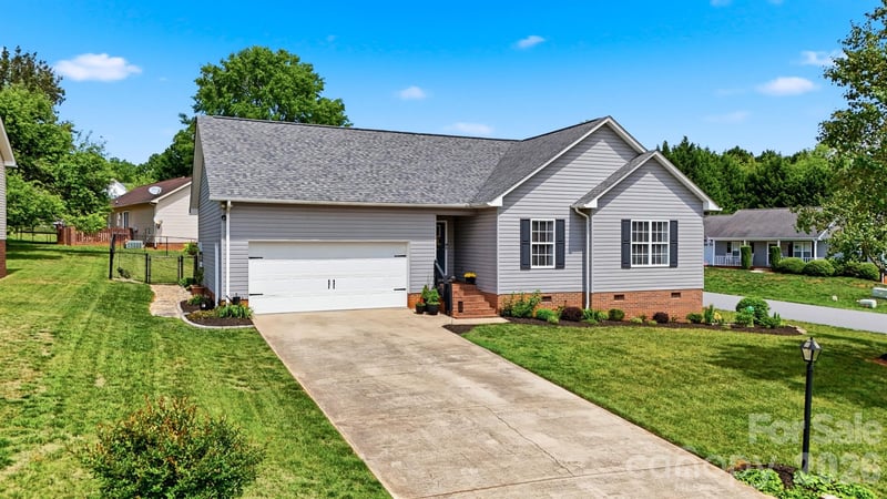 2104 Sheffield Ct, Conover, NC 28613