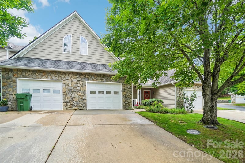 26 Willowick Dr, Asheville, NC 28803