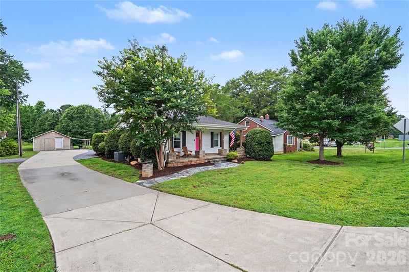 1528 Point Rd, Belmont, NC 28012