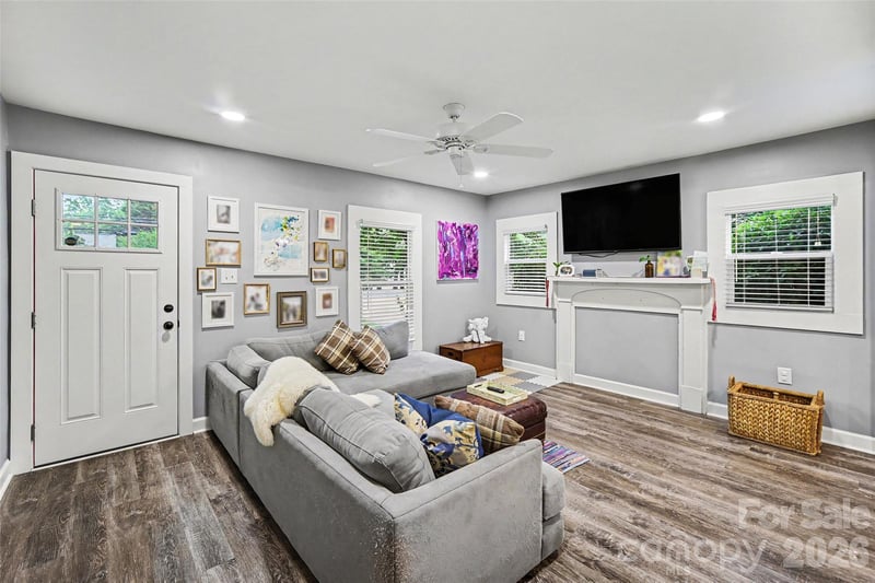 1528 Point Rd, Belmont, NC 28012