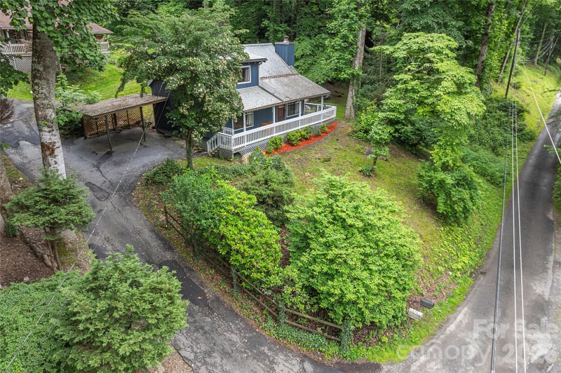 100 Bristol Ln, Maggie Valley, NC 28751