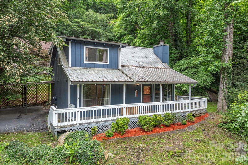 100 Bristol Ln, Maggie Valley, NC 28751