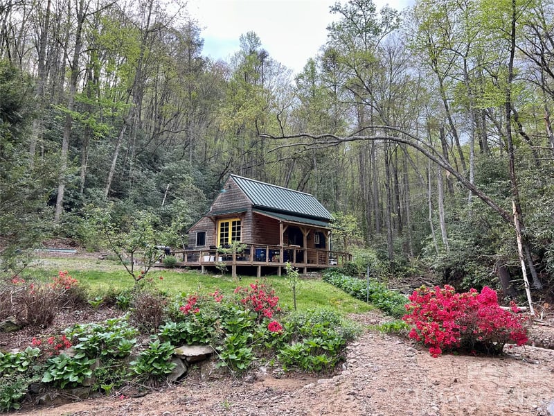 204 Rush Creek Rd, Black Mountain, NC 28711