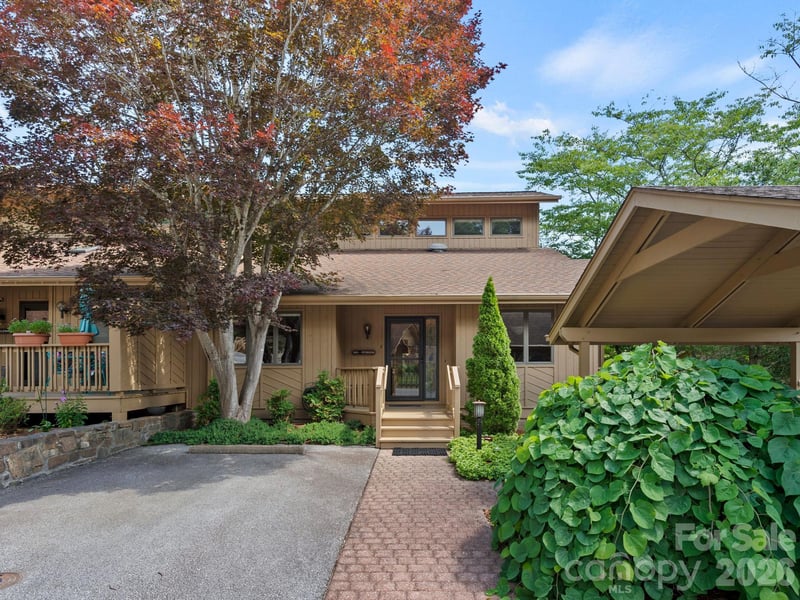 1001 Red Oak Dr, Hendersonville, NC 28791