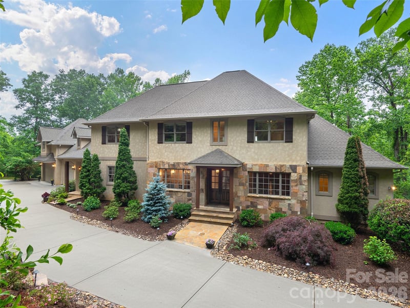 433 Coopers Hawk Dr, Asheville, NC 28803