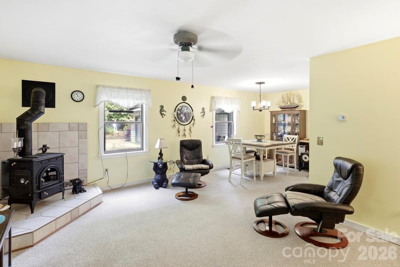 37 Pine Bluff Rd, Hendersonville, NC 28792