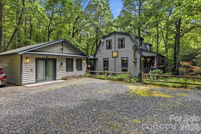 37 Pine Bluff Rd, Hendersonville, NC 28792