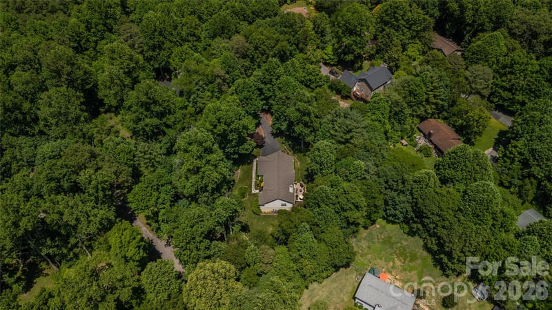 8 Shadowbrook Dr, Weaverville, NC 28787