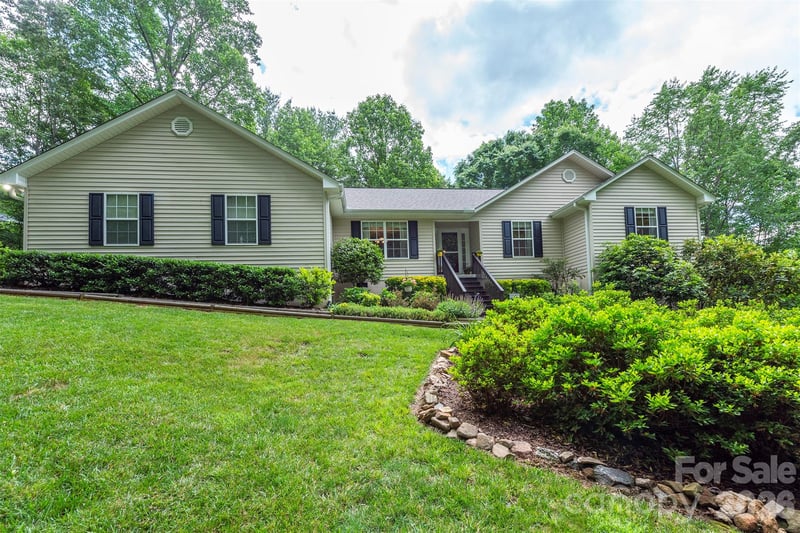 8 Shadowbrook Dr, Weaverville, NC 28787