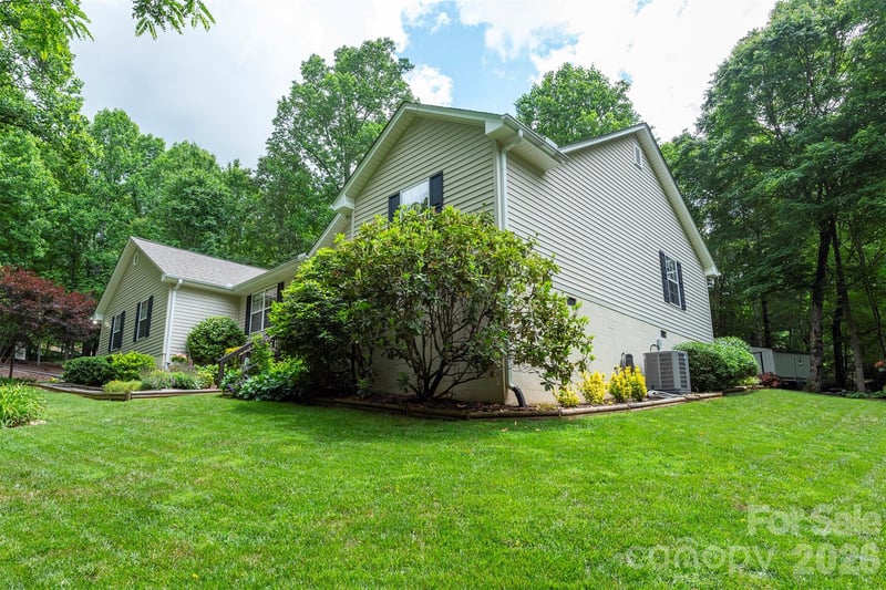 8 Shadowbrook Dr, Weaverville, NC 28787