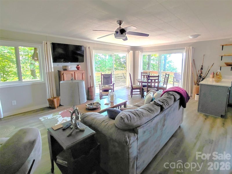 314 Blackberry Ln, Clyde, NC 28721