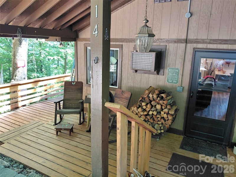 314 Blackberry Ln, Clyde, NC 28721
