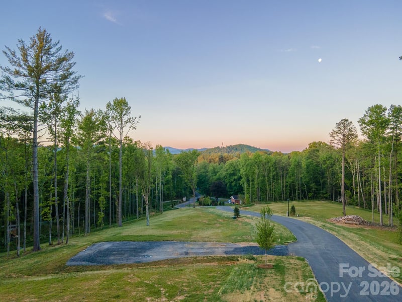 433 Irvine Dr, Fairview, NC 28730