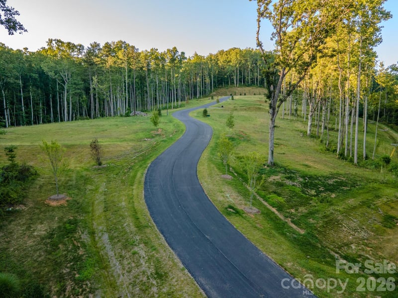 433 Irvine Dr, Fairview, NC 28730