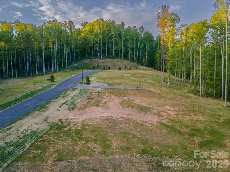 433 Irvine Dr, Fairview, NC 28730