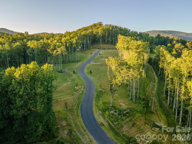 424 Irvine Dr, Fairview, NC 28730