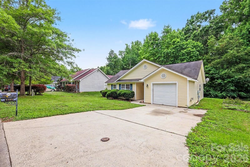 3385 Hunting Wood Ct, Gastonia, NC 28052