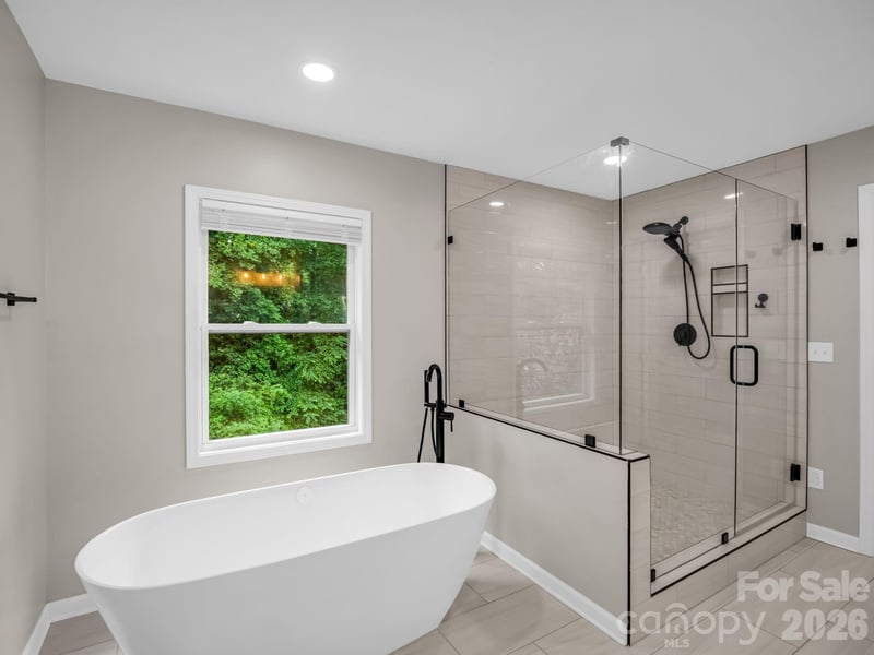 35 Chastain Hill Rd, Mills River, NC 28759