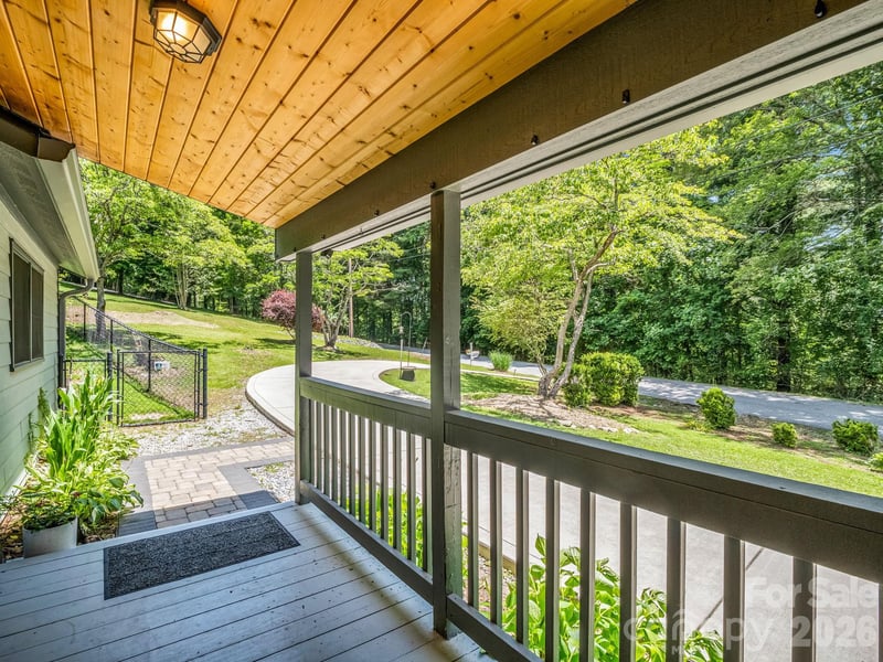 35 Chastain Hill Rd, Mills River, NC 28759