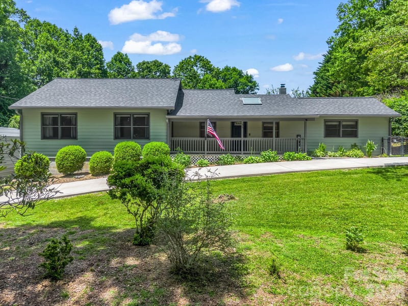 35 Chastain Hill Rd, Mills River, NC 28759