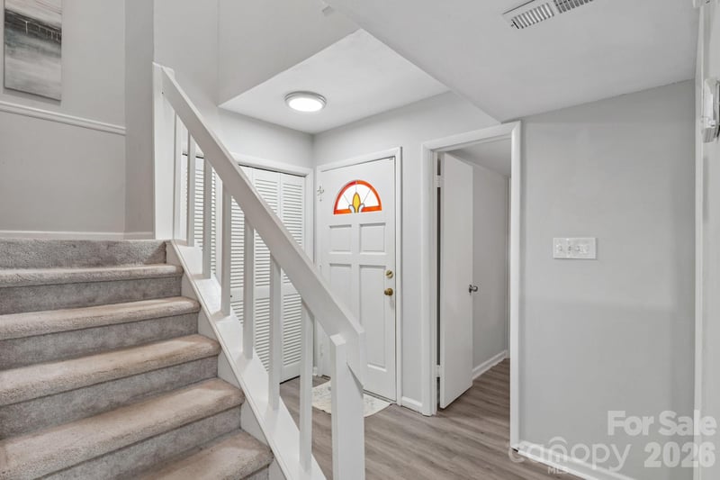 8403 Cricket Lake Dr, Charlotte, NC 28277