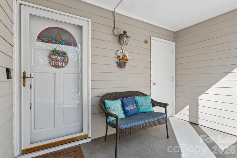 8403 Cricket Lake Dr, Charlotte, NC 28277