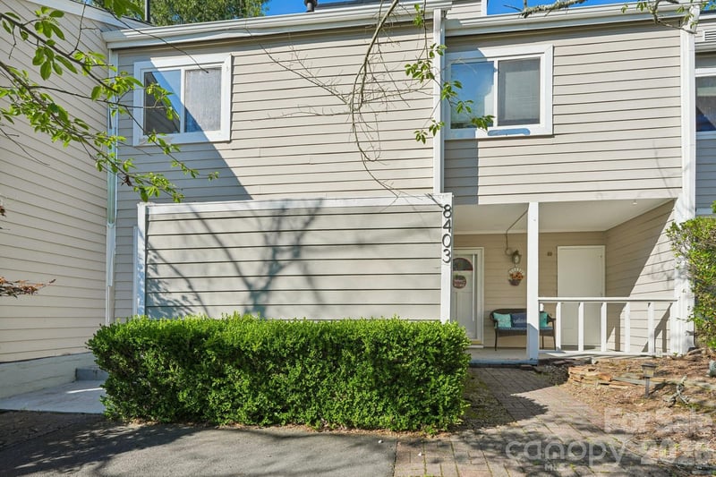 8403 Cricket Lake Dr, Charlotte, NC 28277