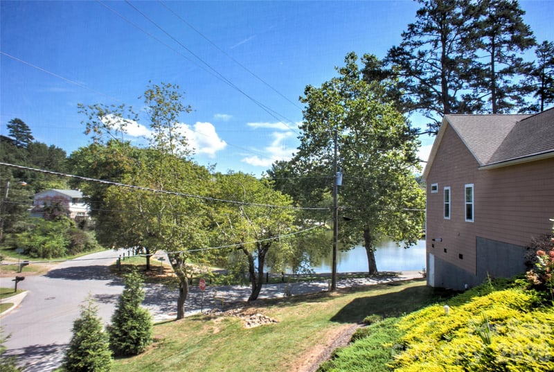 22 Water Pointe Way, Weaverville, NC 28787
