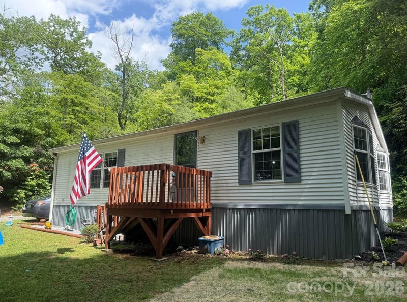 811 Turkey Pen Gap Rd, Horse Shoe, NC 28742