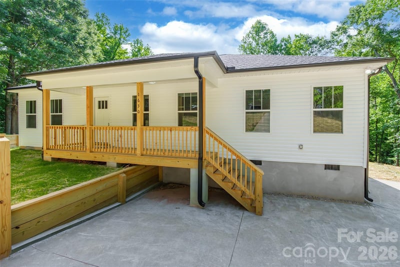 1630 Riddle Rd, Clover, SC 29710