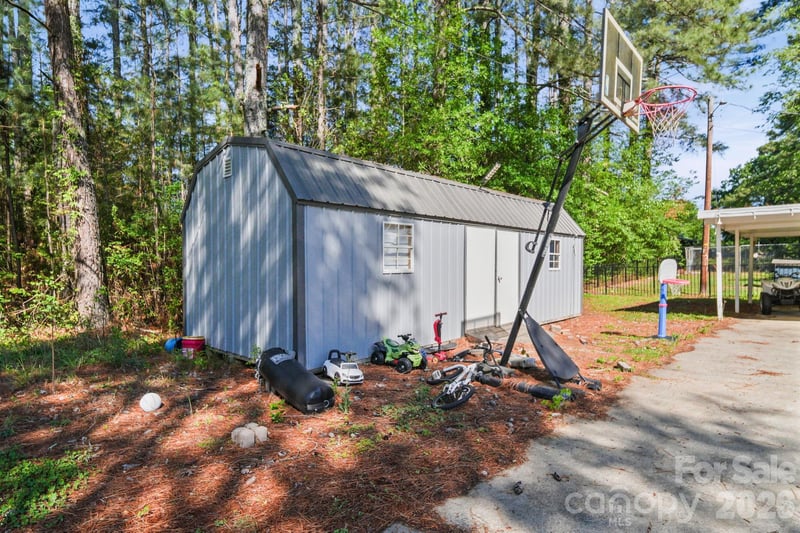 809 Elaine Dr, Albemarle, NC 28001